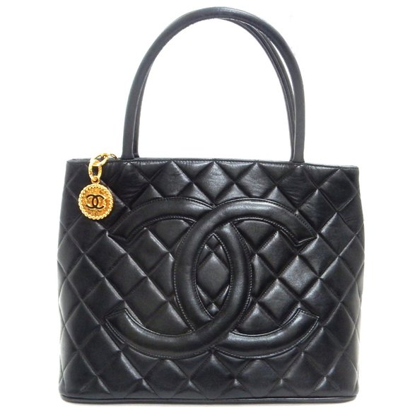 MUST SEE! CHANEL BLACK LAMB SKIN SHOULDER BAG! - Picture 2 of 12
